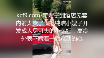 《居家摄像头破解》短发少妇洗完澡光溜溜的到处跑