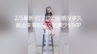 老骚逼吃一会儿鸡巴就迫不及待往逼里塞，还不能满足