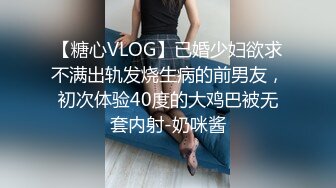 【边走边尿】最新福利推特烧婊子 金秘书虾米极品人妻超市和公园露出，丝袜美腿街头撒尿！ (1)