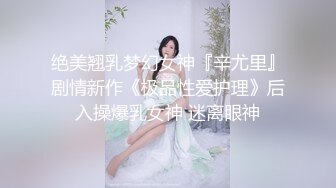   网红脸妹子，白皙大奶红唇，被猥琐头套男推到操逼，女上位无套啪啪暴力打桩花样操逼