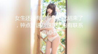 大奶子小妹在直播闺蜜却忙着舔她奶子