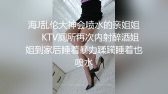 屄很粉的妹子被男友帮在床上尻