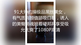 小吃店女厕全景偷拍口罩少妇肥美的大鲍鱼