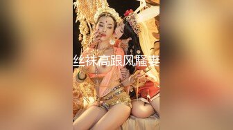 高二学生妹被男友调教在环卫工背后脱裤子漏奶子??还把裤子脱了地上爬