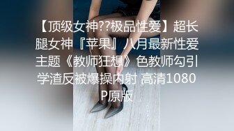 让人羡慕的四眼仔叼着烟享受着极品女友的服务普通话对白