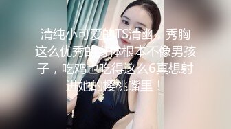 小母狗~被淫荡主人调教得乖乖滴~跪舔主人骚穴~口活舌舔技术一流~把主人舔得舒舒服服！