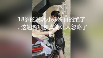   高颜值美女露出 这奶子好大 乳头也超大 下面还是无毛的 旁边还有这么多人 看着有点刺激