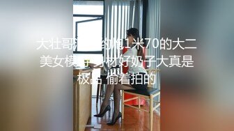 医院女厕再遇运动装麻花辫小美女无毛馒头穴上两片薄唇肉真诱人