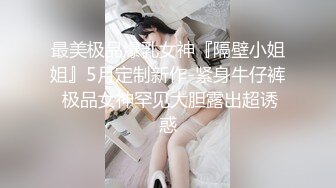 农村骚少妇夜深人静拉着自己的骚姐姐一起镜头前直播挣钱，全程露脸一起玩奶子抠逼自慰呻吟给狼友看精彩刺激