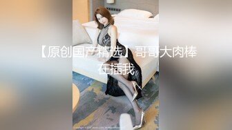 商场一路跟踪抄底吊带裙纹身女✿骚的很里面没有穿内裤大肥B在眼前晃来晃去