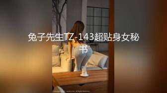 大胆坑神潜入大学校园女生洗手间蹲坑守候偸拍课间出来方便的学生妹先拍BB出来再拍脸