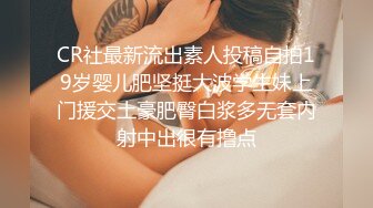 尾随小姐姐到厕所，然后偷偷露出金金，不知道会不会被发现呢，好多小姐姐少妇，好羞耻，棒棒瞬间硬了！