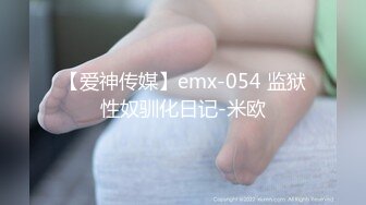 【新片速遞】看起来很纯的妹子年轻貌美没想到这么骚，让三个男人轮了，激情4P，全程露脸让大哥们各种爆草抽插淫荡刺激