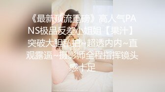 放假在家的美女大学生，露脸激情大秀挣下半年的生活费，颜值高身材好奶子圆润诱人，跟狼友