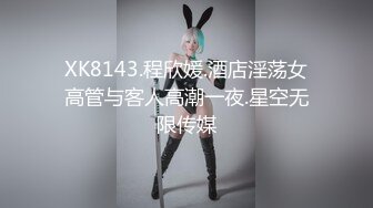 鸭舌帽酒窝颜值美女修长美腿吊带丝袜，双指抠入抽插流出水来，浴室湿身诱惑，近距离特写揉搓大阴唇肥穴