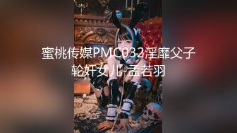 美少妇为了美国绿卡和两个洋老外3P连菊花都被草了，不把少妇当人双枪齐入