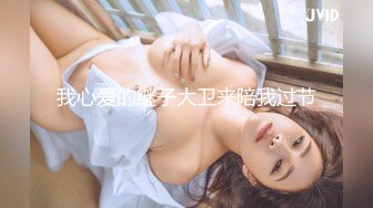   九头身大长腿极品美女！干净无毛美穴！黑丝美腿张开假屌爆插，深喉交大屌，骑乘位操的高潮喷水