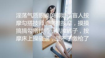 邪恶二人组下药迷翻美女模特❤换上黑丝轮流爆插她的肥美大鲍鱼