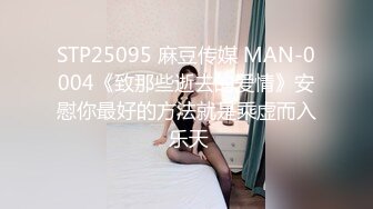  长发年轻嫩妹子，吊带装牛仔短裤，被小挫哥哥嘴接尿，全裸露脸交玩69女上位啪啪