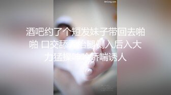 米色衣同學 躲在学校女厕所等待下课铃声响起女学生一群一群的来献逼