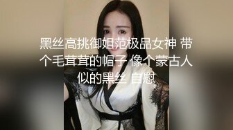 难得超粉美穴网红美女，今天炮友不在独秀，拨开内裤掰穴，无毛小穴嫩的出水