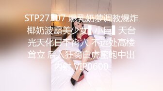 酒店里面约上闺蜜观战，看胖哥哥草气质美女女上啪啪操逼