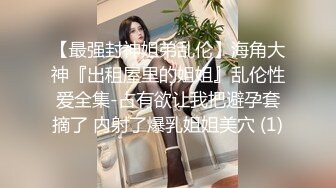 商场女厕近距离偷拍美少妇的微毛小嫩B