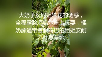 YC商场抄底喜欢拍照绿裙子小女神弯腰抬腿时印花内裤一览无余 (2