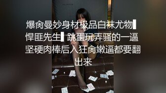 家庭摄像头破解真实偸拍，性生活和谐的小夫妻不管白天晚上来感觉就搞，苗条娇妻很耐肏床上干完地上扎马步干 (7)