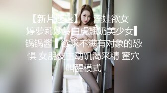 女仆装美少妇，客厅沙发上后入无套啪啪，快速抽查内射