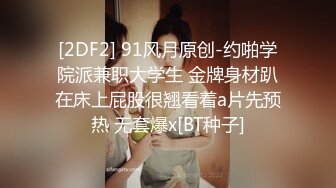 跟踪厕拍粉衣黑裤长发美女进厕所嘘嘘