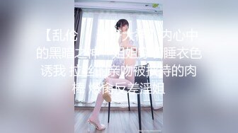   烈焰红唇美女大战头套男极品美腿吊带白丝，猛扣多毛骚穴，美女很享受直浪叫