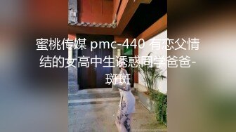 漂亮女友 想要了 弟弟还在另外一个房间 都不敢叫 闷着头就是猛怼 这身材真好