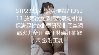 大长假每天趴窗偷窥隔壁家的媳妇洗澡光着身子晃悠 (1)