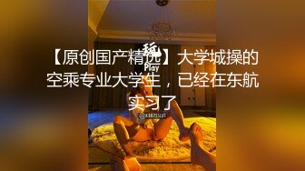  丰满熟女半老徐娘的黑丝大肥屁股，豪乳爱不释手，上来就深喉吃鸡卧室中超多姿势