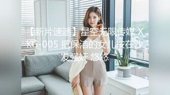 91著名圈主张总萝莉长裙妹纸，跪地深喉口交，撩起裙子掰开屁股玩弄，穿上白丝情趣装诱惑