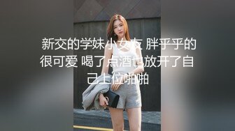  镜美少女！带漂亮闺蜜下海！双马尾白丝袜，扒开内裤看穴，粉嫩小穴刮毛，揉捏奶子，极度诱惑