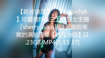 【新片速遞】 广东00后嫩妹！精瘦老哥幸福双飞！双女一起舔屌，揉穴插嘴，怼着超嫩小穴一顿操，扶腰后入另个妹子