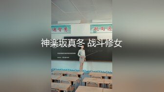 三个妞一块骚这谁受得了啊，全程露脸激情艳舞扭动骚臀，吃奶玩逼道具不停抽插，把骚穴都给捅大了精彩刺激