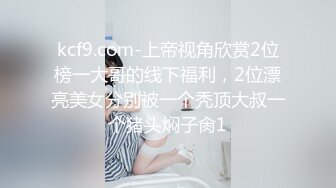 戴绿帽的丈夫看着妻子和情人口交