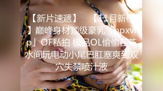  用利抽插丰乳肥臀大奶妹，超短裙一把抱住揉奶子，镜头前深喉插嘴，开档灰丝扣穴后人爆插