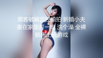 【新片速遞】大红唇长发妹子，瘦瘦的身材手指自慰不停的按揉阴蒂，小道具自慰