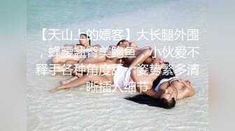 贵在真实，海滩游泳场女士简易淋浴棚偸拍多位妹子洗澡，有大奶少女有性感少妇，还是少妇讲究卫生冲的仔细3