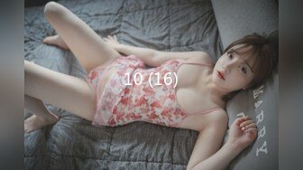  小伙子约了个妈妈，53岁芳龄，吃完晚饭楼下接她车震，倒挺有味道