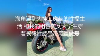 偷拍漂亮美女和男友,女闺蜜一起旅游,进房间就自拍.MP4