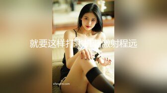 超棒美女3P淫乱盛宴 享受后入的同时当然嘴里也不能闲着啦，说这个姿势是涨的我满满的，身上麻