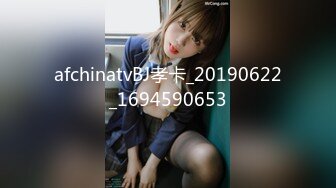 【新片速遞】  有点变态的小哥下药迷翻房东的女儿❤️剪B毛操骚B