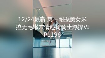 【新片速遞】黑丝高跟齐逼短裙户外勾搭农民大哥激情4P啪啪直播，拖拉机旁舔鸡巴让大哥后入爆草，进屋开整4P大乱草好刺激