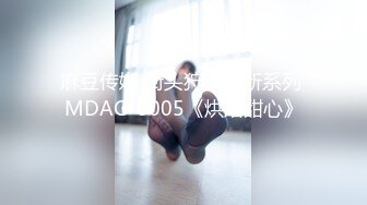 在家里洗手间操女同学，手机拍摄