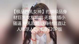 胆大小伙躲在女厕蹲守，对着美女大屁股狂拍，脱裤子时候差点看见你